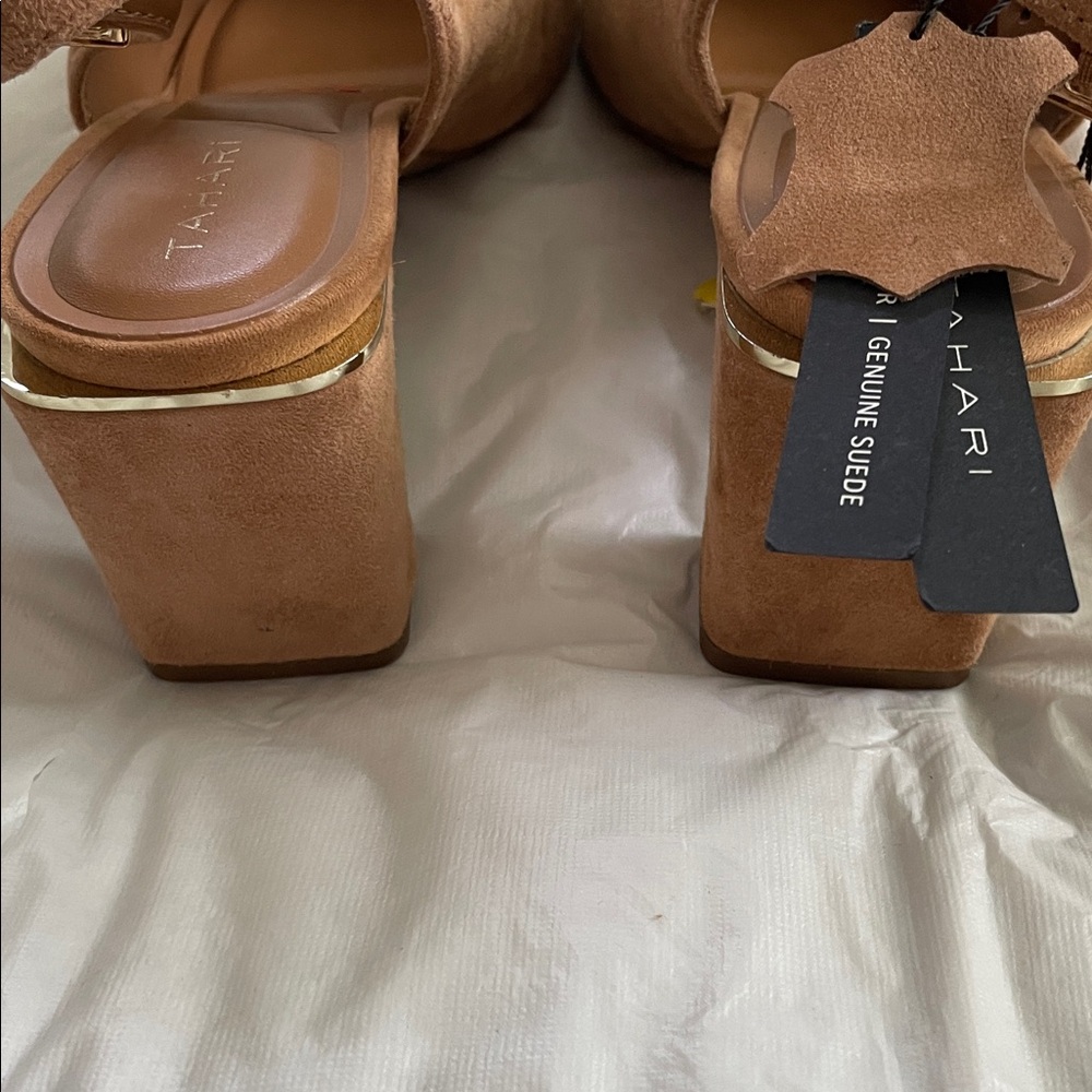 Tahari Tan Suede Slingback Pointed Toe Heels Gold Detail Size-10 NWT - Picture 4 of 10